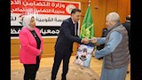 محافظ القليوبية يودع الحجاج ويسلمهم ملابس الإحرام