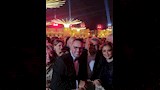 النجم عمرو دياب مع المدعويين