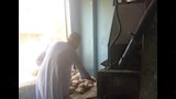رص العيش على اقفاص