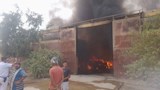 النيران في المصنع