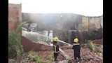  محافظ القليوبية ومدير الأمن يتابعان جهود السيطرة على حريق منشآت شلقان (4)