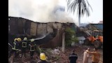  محافظ القليوبية ومدير الأمن يتابعان جهود السيطرة على حريق منشآت شلقان (7)