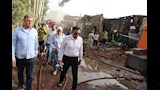  محافظ القليوبية ومدير الأمن يتابعان جهود السيطرة على حريق منشآت شلقان (11)