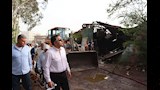  محافظ القليوبية ومدير الأمن يتابعان جهود السيطرة على حريق منشآت شلقان (12)