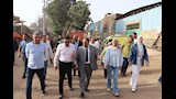 محافظ القليوبية ومدير الأمن يتابعان جهود السيطرة على حريق منشآت شلقان (18)