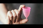 أكواب الدورة الشهرية مقابل الفوط الصحية.. استشاري يوضح الأفضل