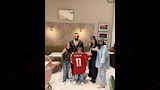 بسمة بوسيل وأبنائها مع اللاعب محمد صلاح