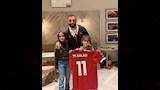 بسمة بوسيل وأبنائها مع اللاعب محمد صلاح
