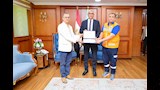 تكريم مسئول الاسعاف ومشرف القطاع