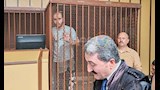 ملامح جامدة وقلب لم يهتز..  شاهد كيف ظهر قاتل نجل حارس الجوهرة ببورسعيد داخل قفص المحكمة 