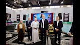 أثناء استلام الجواز