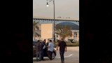 محمود الخطيب بيظبط قميصه في عزاء عبدالرحمن ابو زهرة (3)