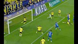 خطأ-بينتو-ومدافع-النصر-السعودي-الذي-تسبب-في-التعادل-مع-الهلال-وتأجيل-الاحتفال-بالدوري-السعودي--(1)