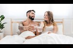 لماذا شرب الماء قبل وبعد العلاقة الحميمة مهم؟ طبيب يوضح