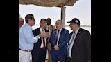 السكرتير العام يستمع بالشرح عن أعمال صيانة الفندق 