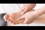 أبرزها السكري..  5 أسباب لشعورك  المفاجئ بـ الوخز في القدمين