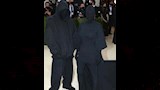 كيم كارداشيان تثير الجدل بإطلالة غريبة في حفل ميت جالا (1)