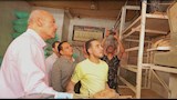 محافظ السيوس يفاجئ مخبز