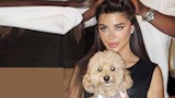 "ممسكة بكلب وتصفف شعرها".. 7 صور لـ يارا السكري والجمهور يعلق 