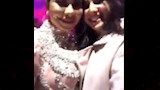 شيرين ومعجبتها في الموقف المحرج