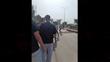 الأهالي يغطون الدماء بالتراب