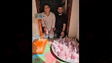 أثناء توزيع لحم الخروف