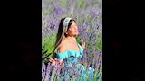 ميرنا جميل تخطف الأنظار في فرنسا 