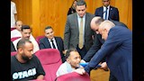 وزير العمل يسلم عقد عمل لأحد الشباب