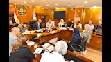 محافظ أسيوط يوجه بعلاج طفل وطفلة على نفقة الدولة ويمنح وحدة سكنية لأرملة خلال لقاء المواطنين