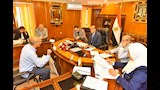محافظ أسيوط يوجه بعلاج طفل وطفلة على نفقة الدولة ويمنح وحدة سكنية لأرملة خلال لقاء المواطنين