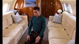 محمد رمضان يصلي داخل الطائرة_6