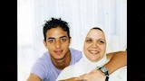 مع والدته وبالفيسبا..17 صورة نادرة لـ رحلة أحمد حسام ميدو 