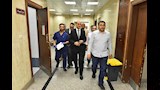 محافظ أسيوط يزور مصابي حادث أبنوب (1)
