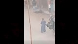 المتهم يطلق النار على الاهالي  (1)_2