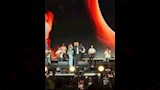 عمرو دياب مع ابنيه عبدالله وكنزي بحفل الجامعة الامريكية (5)
