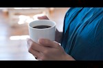 هل تشعر بـ انتفاخ البطن بعد شرب القهوة؟ إليك كيفية تجنب ذلك