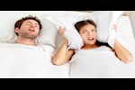 هل يخفف زيت الزيتون من الشخير أثناء النوم؟ طبيب يكشف الحقيقة