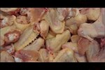 بعد إثارتها للجدل مؤخرًا.. هل يمكن تناول هياكل الفراخ بأمان؟