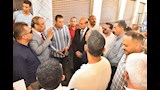 محافظ أسيوط يتفقد سوق الباعة الجائلين بمنفلوط ويؤكد تنظيم الأسواق أولوية (2)