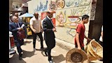 محافظ أسيوط يتفقد سوق الباعة الجائلين بمنفلوط ويؤكد تنظيم الأسواق أولوية (5)