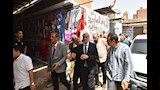 محافظ أسيوط يتفقد سوق الباعة الجائلين بمنفلوط ويؤكد تنظيم الأسواق أولوية (12)