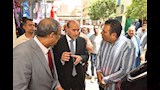محافظ أسيوط يتفقد سوق الباعة الجائلين بمنفلوط ويؤكد تنظيم الأسواق أولوية (13)