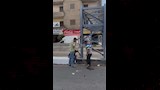 بدء فك البوابة بعد ساعات من تركيبها