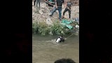غواص يمارس عمله