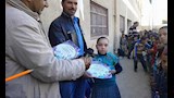 لحظة تكريم جهاد وهى طفلة بقرية كحك بحرى بالفيوم