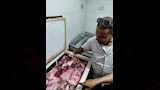 ضبط 6 أطنان لحوم وهياكل دواجن فاسدة  (5)