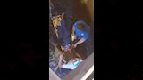إنقاذ عامل من بئر صرف صحي فى أسيوط بعمق 4 طوابق (8)