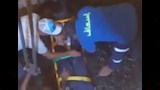 إنقاذ عامل من بئر صرف صحي فى أسيوط بعمق 4 طوابق (2)