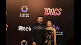 كريم عبد العزيز وزوجته في العرض الخاص لفيلم 7 Dogs  (4)