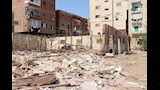 محافظ القليوبية يتفقد هدم مدخنة شركة قها للأغذية (5)